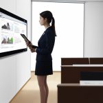 Cara Menggunakan Layar Proyeksi Smartphone untuk Presentasi